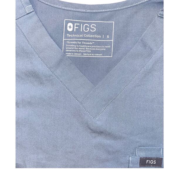 EUC Figs Men’s Chisec Three-Pocket Scrub Top Dusty Blue Size Small - Picture 1 of 3